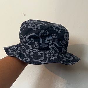DISNEY MICKEY REVERSIBLE BUCKET HAT